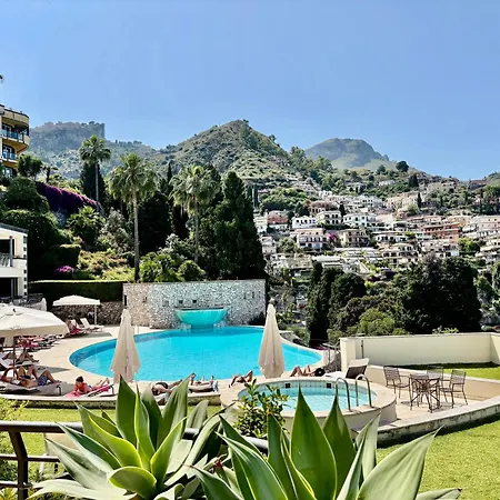 Panoramic In تاورمينا