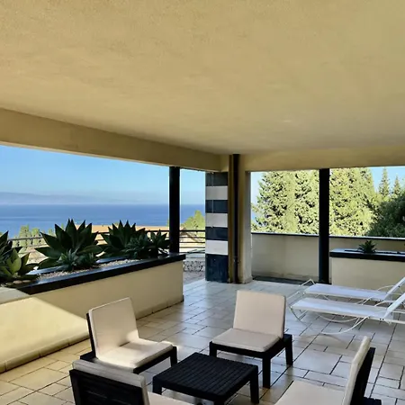 Panoramic Apartment In Taormina